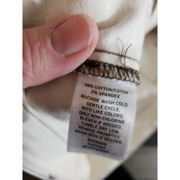 Nordstrom BP Women's High Waisted Ivory with Contrast Seaming Belted Shorts. 1X - Picture 11 of 12